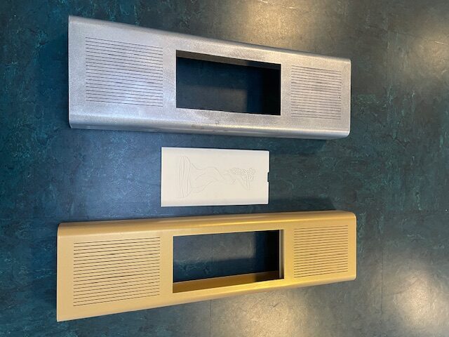 Façades à grilles d'aération découpées au laser, en version brute et en version peinte